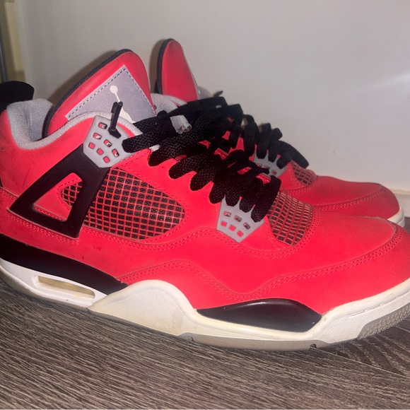 Jordan Retro 4 Toro Size 11 - Picture 5 of 9